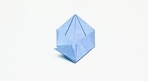 자신의 손으로 종이 접기 꽃을 만드는 법
