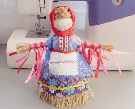 Maslenitsa 인형을 우리 손으로 만듭니다.