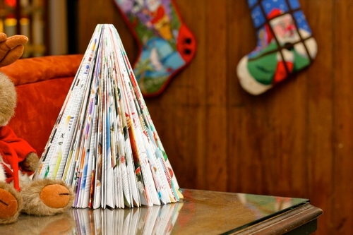 종이로 만든 크리스마스 트리에서 새해 장난감 - 종이 접기