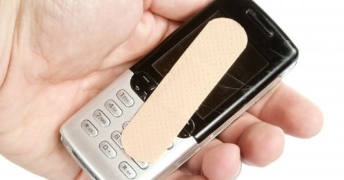 휴대 전화에서 긁힌 자국을 제거하는 방법