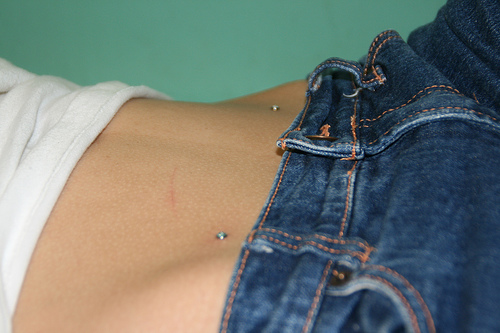Microdermal piercing : 미세 박피술을 만드는 방법 (사진)