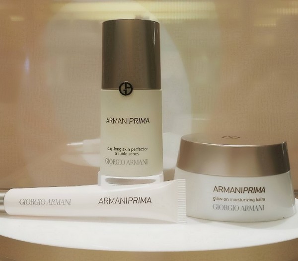 완벽 : 스킨 케어를위한 신제품 Armani Prima