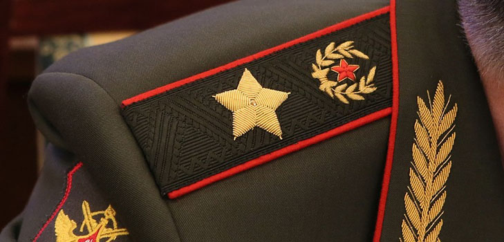 epaulettes 재봉하는 방법 : 실용적인 팁