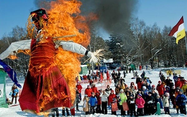 Maslenitsa-2016 : 주요 전통과 아름다운 축하