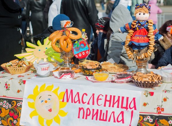 Maslenitsa-2016 : 주요 전통과 아름다운 축하