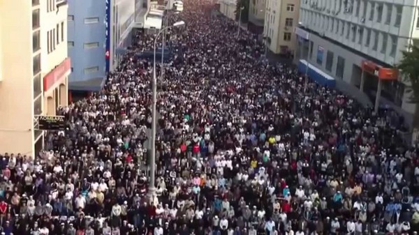 우라자 베람 (Uraza Bayram)의 이슬람교도 축하드립니다.