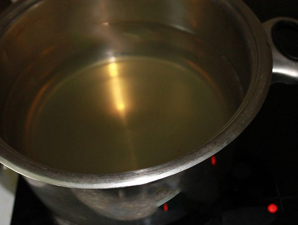 겨울을위한 파삭 파삭 한 오이 - 식초없이 살균없이 절인. 보드카가있는 캔에 파삭 파삭 한 오이의 사진이 담긴 최고의 간단한 요리법