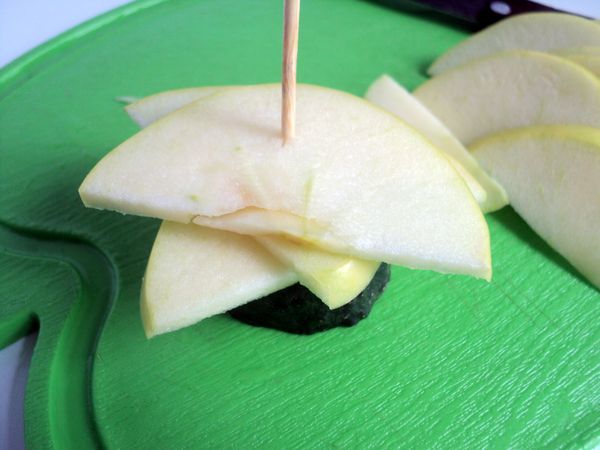 아름다운 서빙과 과일 봉사