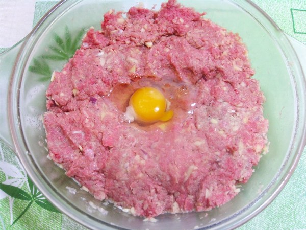 달걀을 넣다.