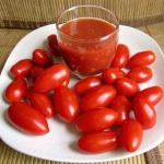 자신의 주스에 토마토