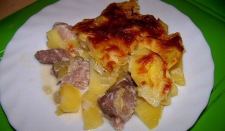 오븐에서 고기와 감자 : 맛있는 요리 방법? 오븐에서 고기와 감자 : 맛있는 요리 방법?