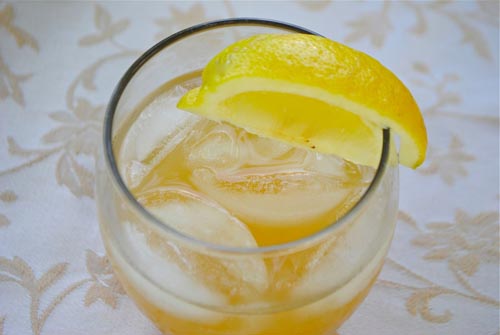 사진과 함께 조리법 인 feijoa에서 압축합니다.