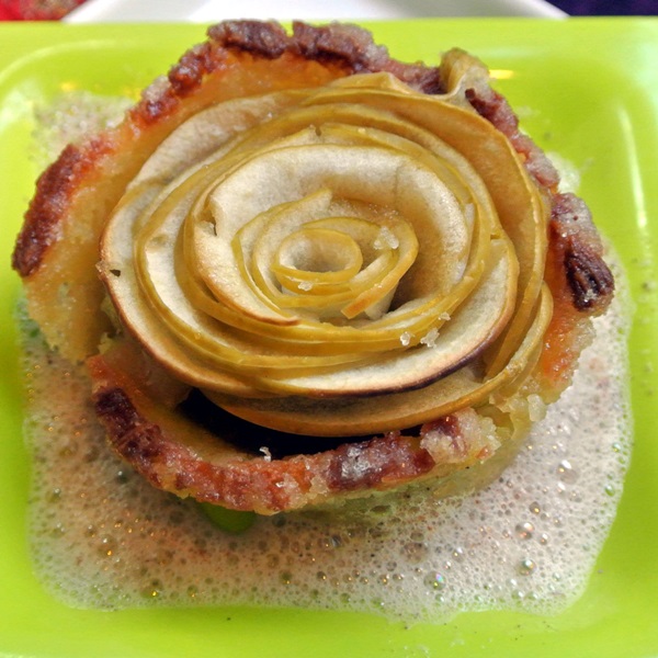 사과와 함께 아주 맛있는 샬롯