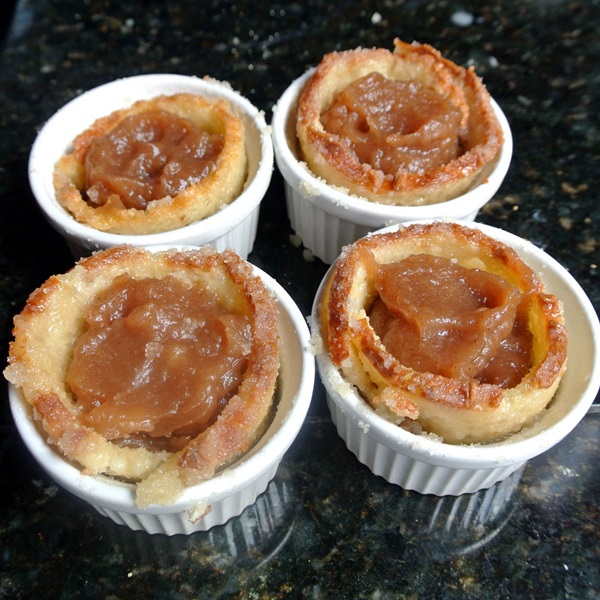 사과와 함께 아주 맛있는 샬롯