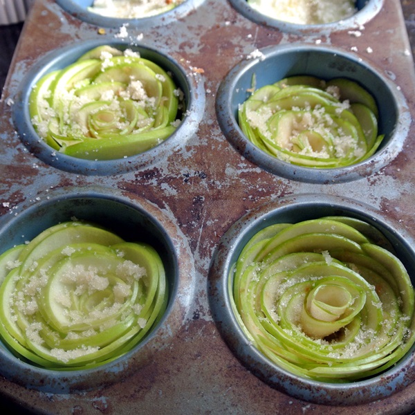 사과와 함께 아주 맛있는 샬롯