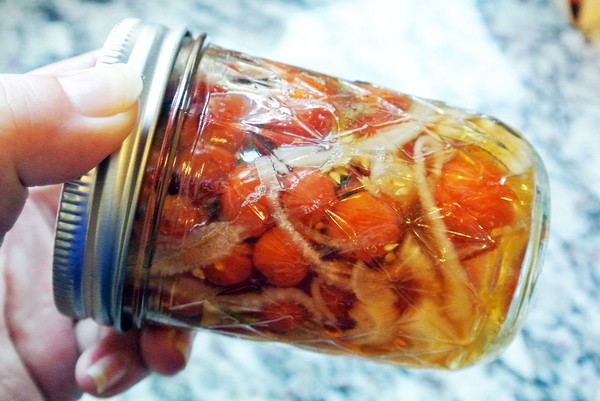 겨울에는 마늘을 곁들인 토마토, 요리법. 겨울 동안 마늘로 토마토 수확 : 빠른 요리를위한 조리법, 살균없이, 입욕없이 소금에 절인 겨울에는 마늘을 곁들인 토마토, 요리법. 겨울 동안 마늘로 토마토 수확 : 빠른 요리를위한 조리법, 살균없이, 입욕없이 소금에 절인