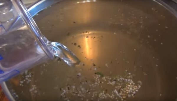겨울에는 마늘을 곁들인 토마토, 요리법. 겨울 동안 마늘로 토마토 수확 : 빠른 요리를위한 조리법, 살균없이, 입욕없이 소금에 절인