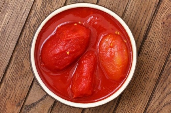 겨울을위한 자신의 주스에 토마토, 사진과 요리법