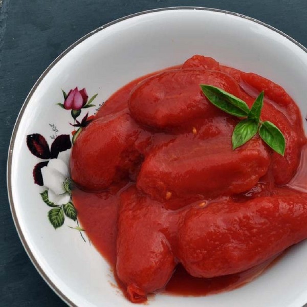 겨울을위한 자신의 주스에 토마토, 사진과 요리법 겨울을위한 자신의 주스에 토마토, 사진과 요리법