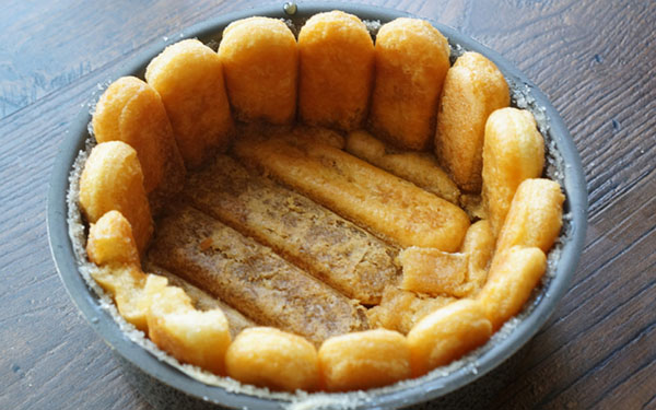 쿠키와 함께 절묘한 사과 샬롯의 요리법 사보 야디