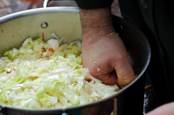 겨울을위한 양배추 요리법 : 맛있는 샐러드, 식초없는 아스피린, 살균하지 않은 빌릿