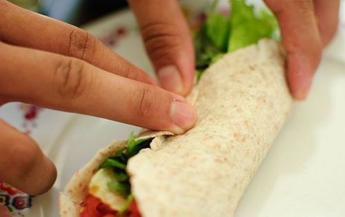 물고기와 함께 맛있고 빠른 간식 - lavash 롤