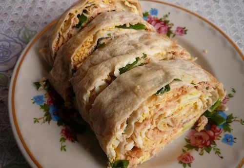 물고기와 함께 맛있고 빠른 간식 - lavash 롤