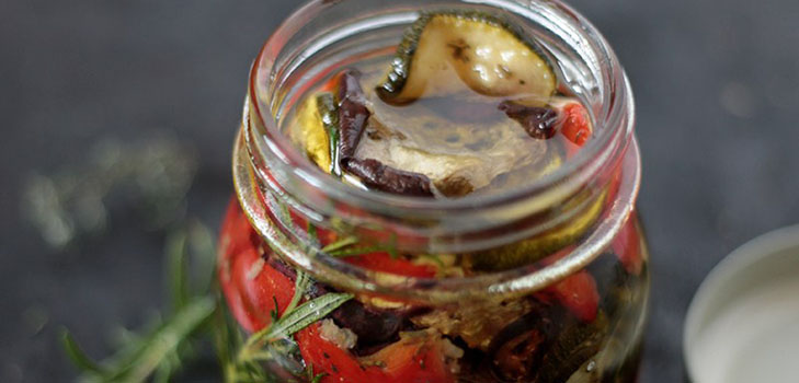 겨울을위한 courgettes에서 샐러드는 빠르고 맛이 좋다 : 조리법 단계별 사진