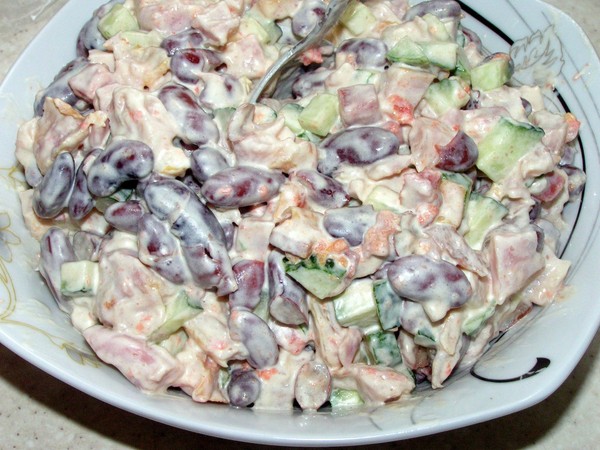 통조림 콩 샐러드 : 맛있고 간단한 요리법 