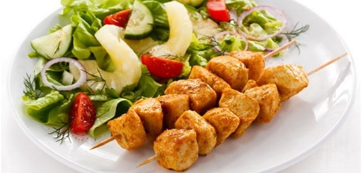 야채와 함께 shish 케밥
