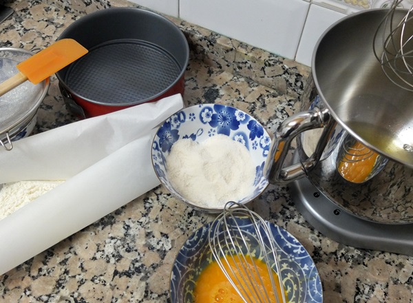 오븐에서 무성한 샬롯 - 간단하고 맛있는 요리법
