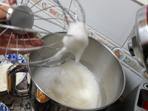 오븐에서 무성한 샬롯 - 간단하고 맛있는 요리법