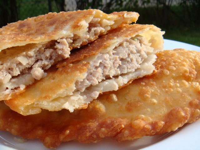 끓는 물에 chebureks