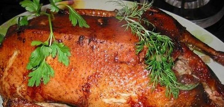오븐에서 오리 : 요리하는 것이 얼마나 맛있는가요?