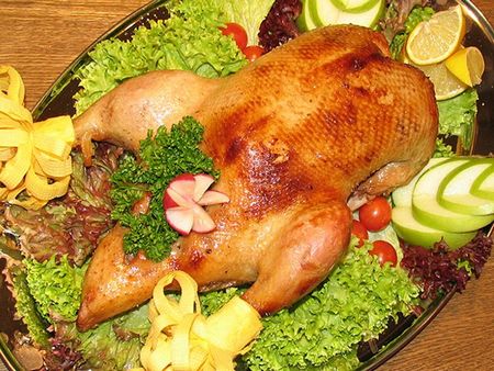 오븐에서 오리 : 요리하는 것이 얼마나 맛있는가요?