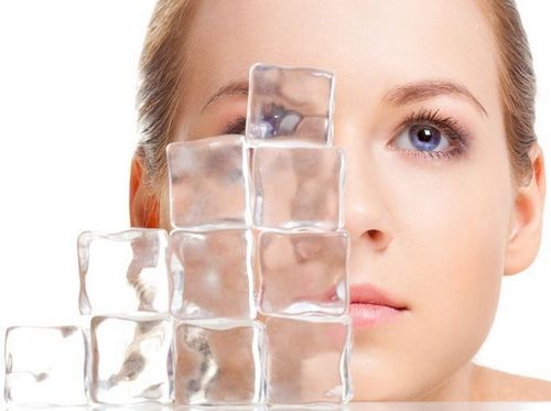 얼굴에 부종이있어? 그 (것)들을 제거하는 방법을 여기에서 읽으십시오!